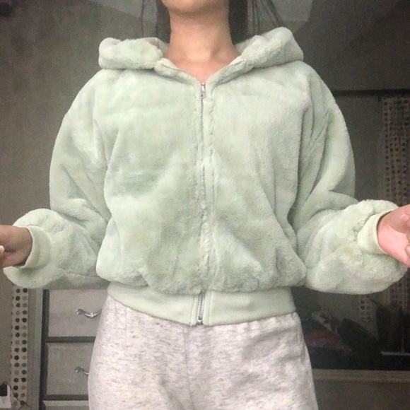 Cropped faux fur jacket - Picture 2 of 6